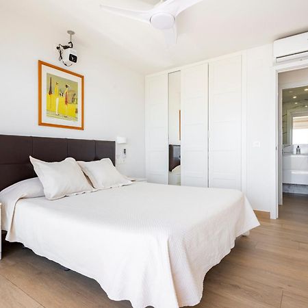 Beachfront -- New Luxury Apartment -- 1ª Linea Playa -- Fuengirola City Center -- Private Parking -- Panoramic Sea Views -- Luaran gambar