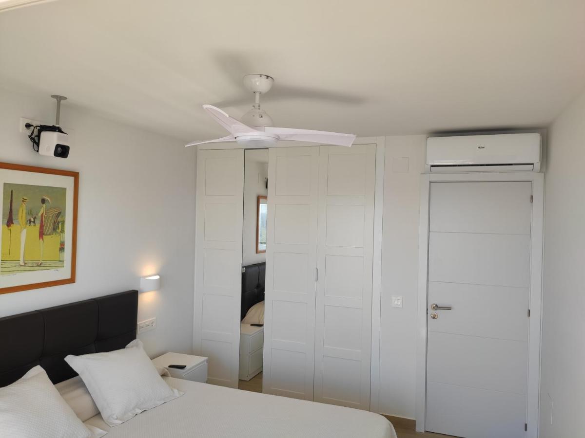 Beachfront -- New Luxury Apartment -- 1ª Linea Playa -- Fuengirola City Center -- Private Parking -- Panoramic Sea Views -- Luaran gambar