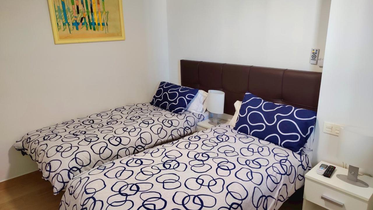 Beachfront -- New Luxury Apartment -- 1ª Linea Playa -- Fuengirola City Center -- Private Parking -- Panoramic Sea Views -- Luaran gambar