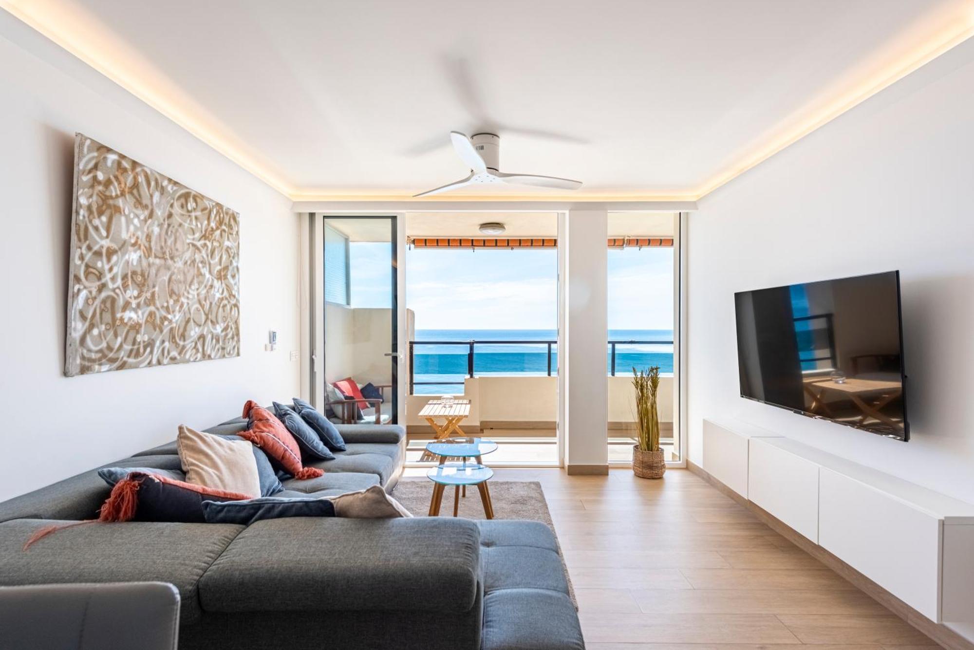 Beachfront -- New Luxury Apartment -- 1ª Linea Playa -- Fuengirola City Center -- Private Parking -- Panoramic Sea Views -- Luaran gambar