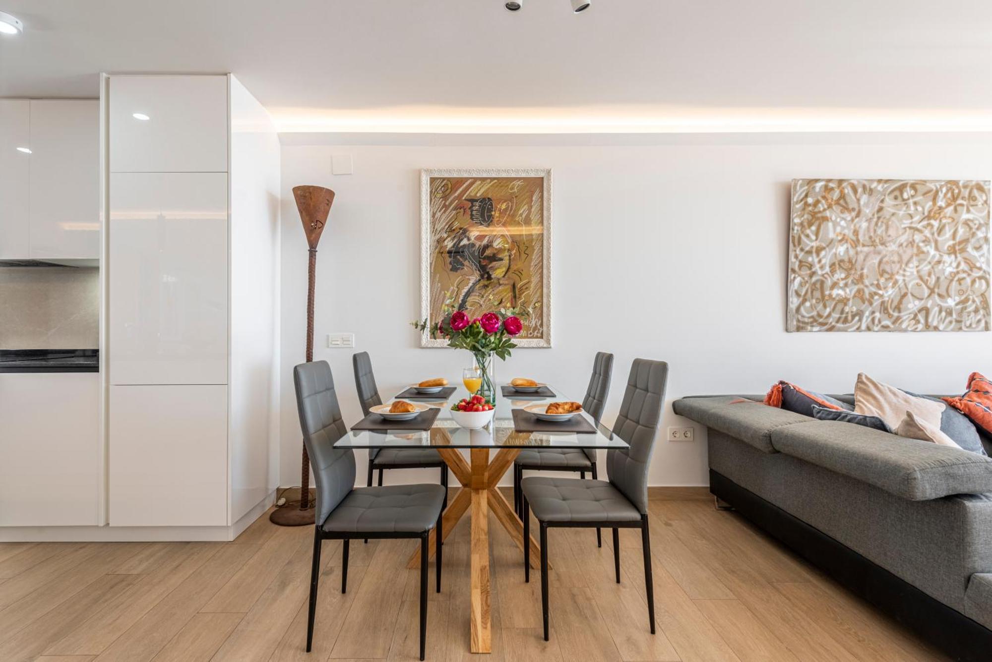 Beachfront -- New Luxury Apartment -- 1ª Linea Playa -- Fuengirola City Center -- Private Parking -- Panoramic Sea Views -- Luaran gambar