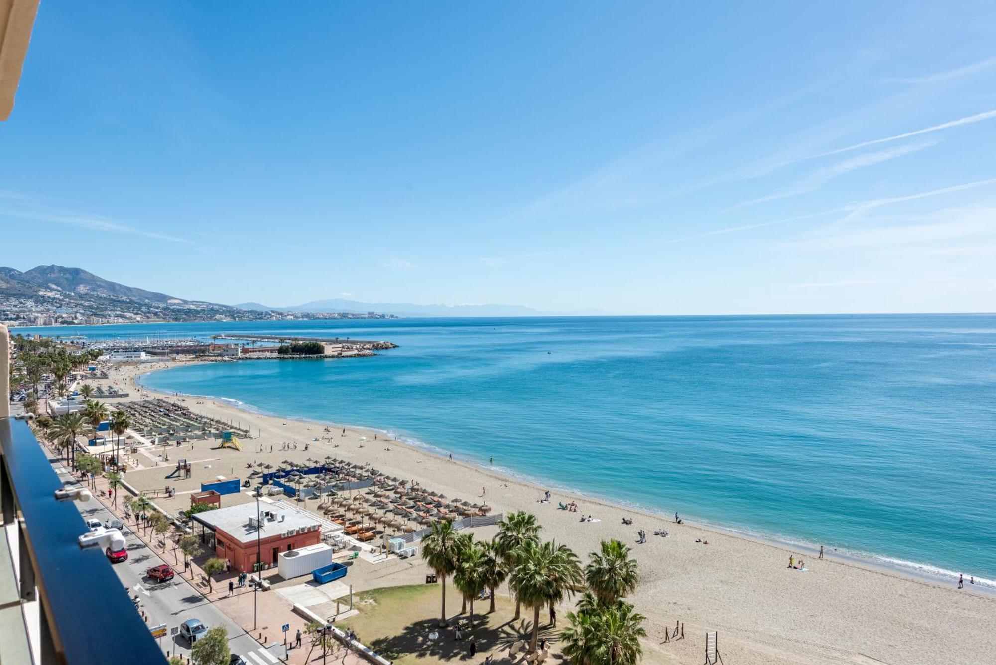 Beachfront -- New Luxury Apartment -- 1ª Linea Playa -- Fuengirola City Center -- Private Parking -- Panoramic Sea Views -- Luaran gambar